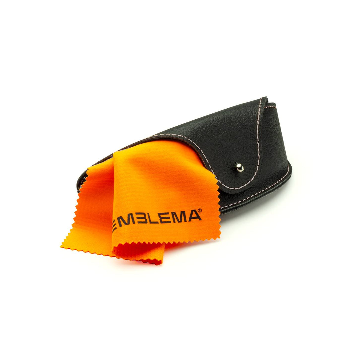 Astuccio Emblema Large nero con cucitura bianca.
