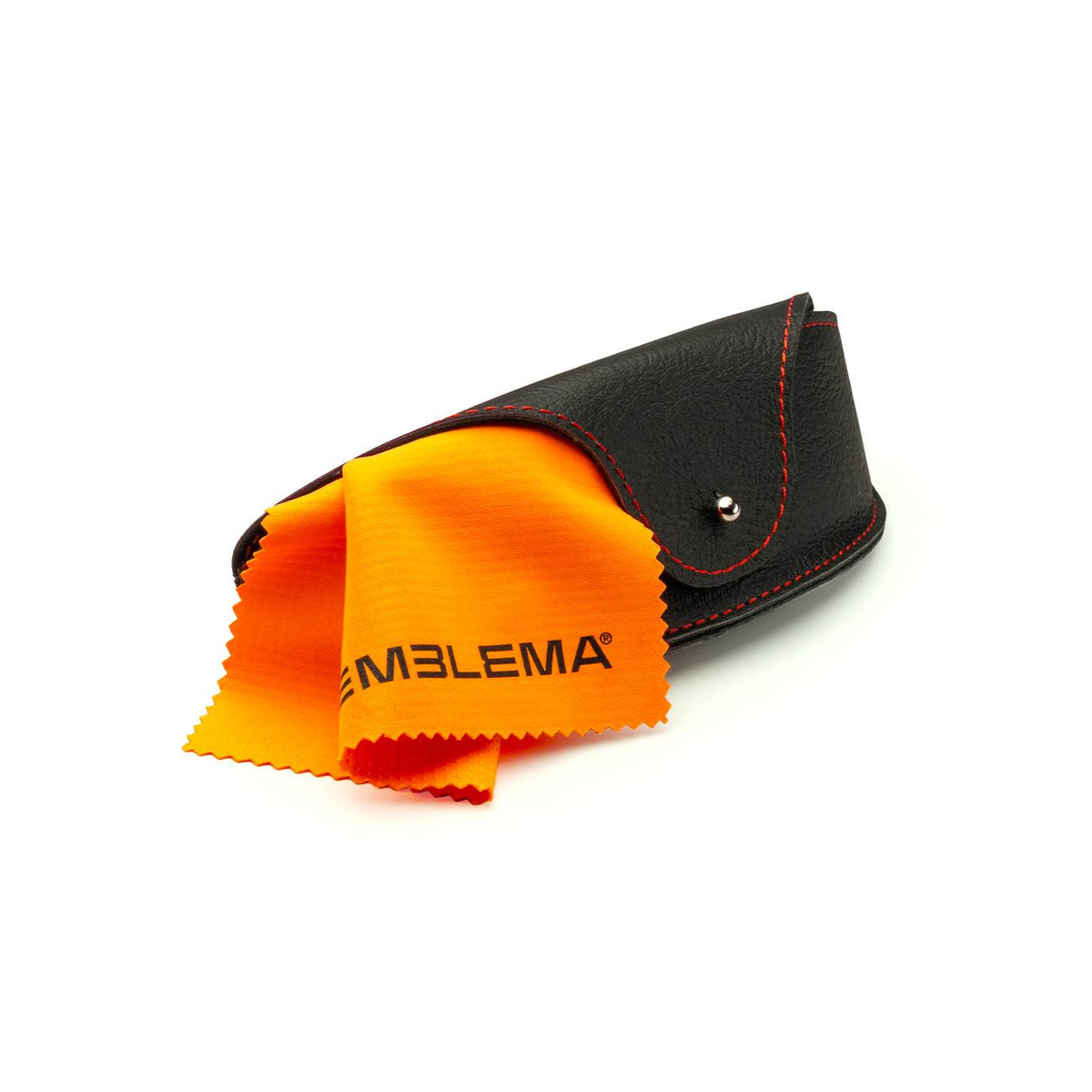 Astuccio Emblema Large nero con cucitura rossa.